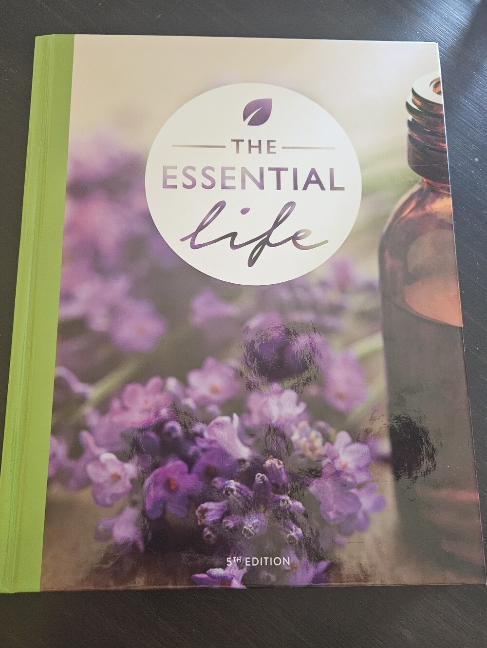 The Essential Life 5th Edition Like New